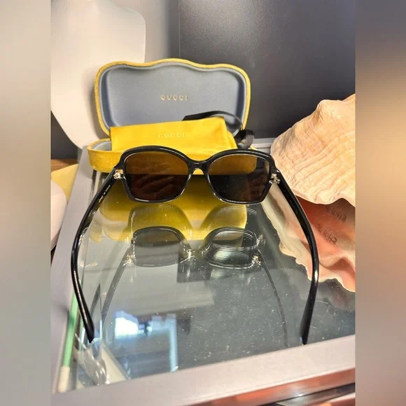 GUCCI Black Square Sunglasses - Picture 3 of 10